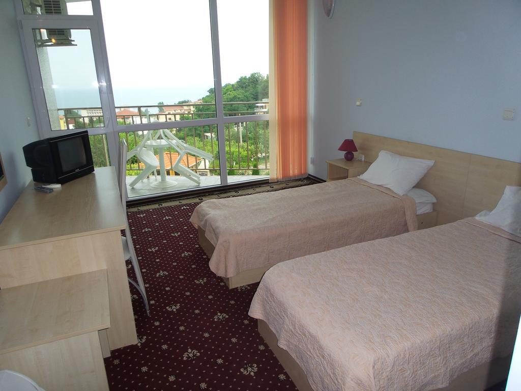 Hotel Paradise Golden Sands Room photo